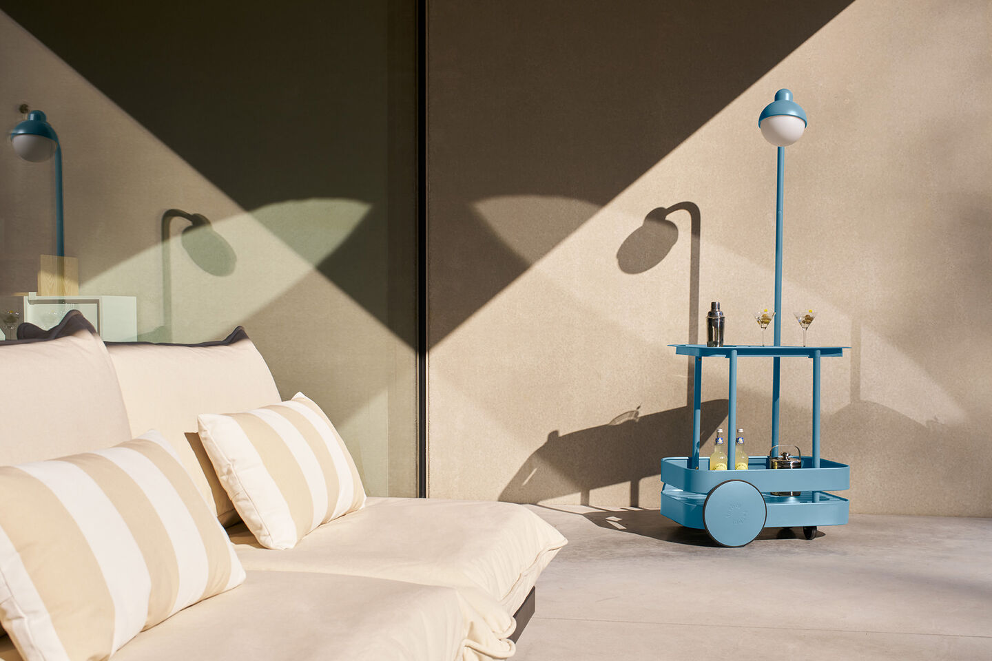 Jolly Trolley โต๊ะบาร์