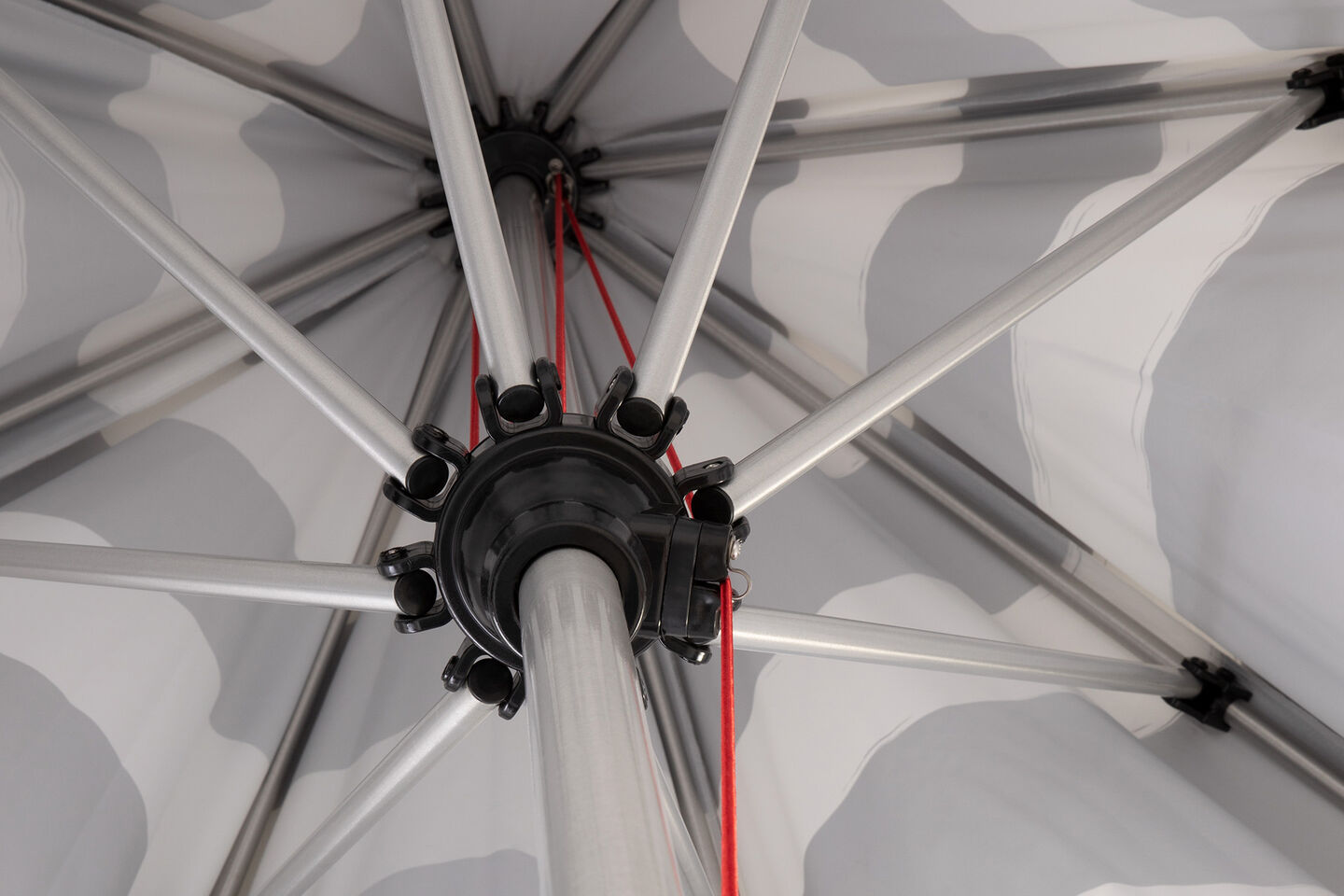 fatboy stripesol red incl base black closeup